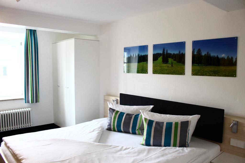Die Krone - Hotel Garni Kirchzarten Ngoại thất bức ảnh