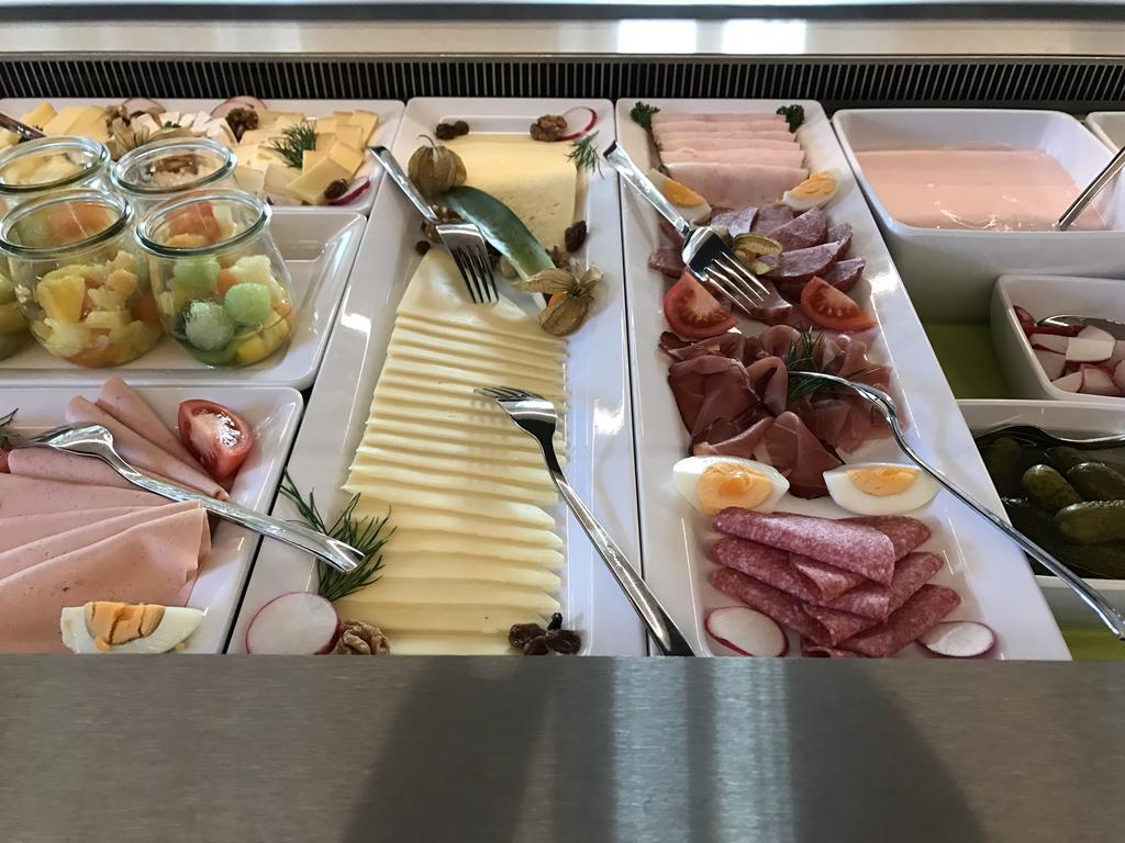 Die Krone - Hotel Garni Kirchzarten Ngoại thất bức ảnh