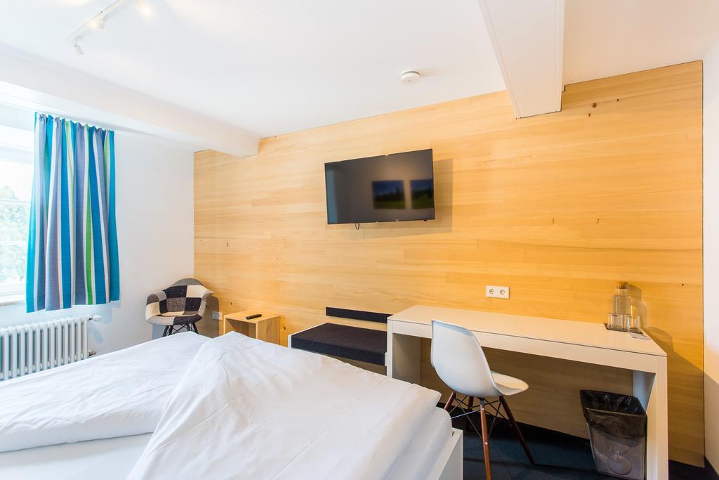 Die Krone - Hotel Garni Kirchzarten Ngoại thất bức ảnh