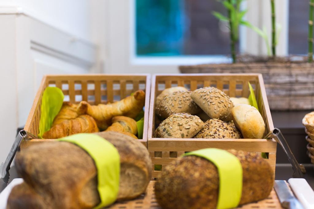 Die Krone - Hotel Garni Kirchzarten Ngoại thất bức ảnh